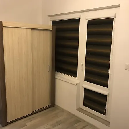 By Saturday Market Apartment *