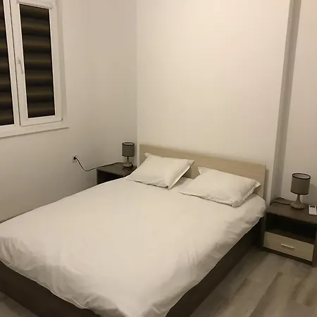 By Saturday Market Apartment *