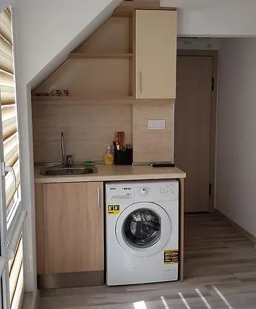 Apartment By Saturday Market *