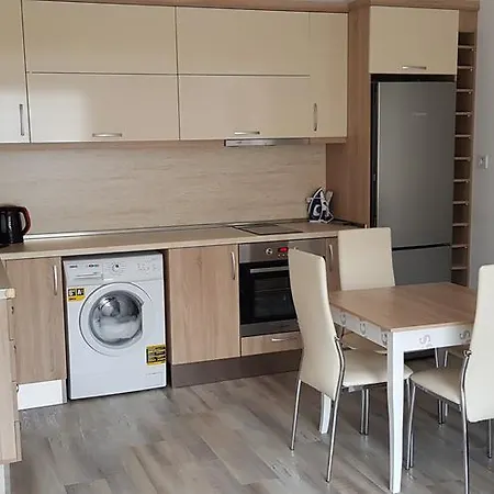 Apartment By Saturday Market *