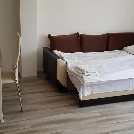 By Saturday Market Apartment *